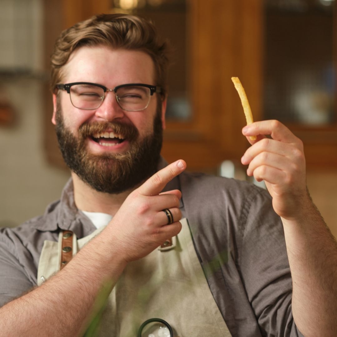 Finding the perfect fry is not an easy task! In honour of National French Fry Day, Cavendish Farms partnered with the self-proclaimed authority on fry eating etiquette, the French Fry Sommelier. We chatted with him to learn more about his work!

https://t.co/vhLCdCmFCX https://t.co/itwXw6qWoQ