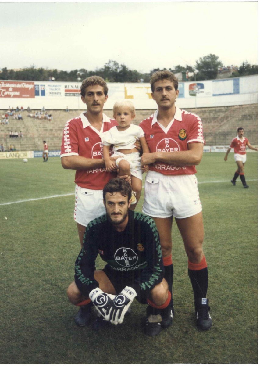 ramoncaldere2's tweet photo. Els grans Amics Germans COCH ;
Santi, Ramòn i Enric al Nàstic amb la mítica samarreta "MEYBA"!!!
❤️ https://t.co/7ibD9hDTHZ
