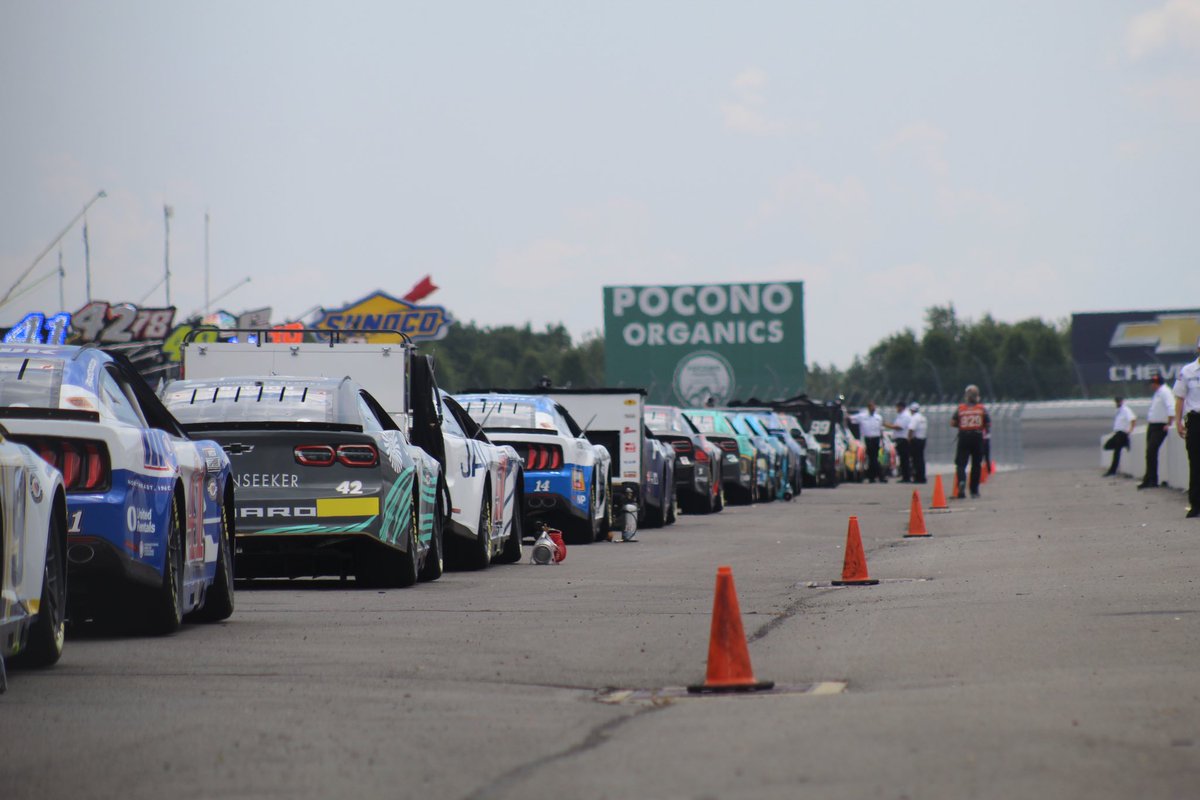 jrock_912's tweet image. Too many photos to choose from so enjoy these four. Pocono did not disappoint this weekend. #NASCAR75 #NASCAR #PoconoRaceway #Pocono #TheTrickyTriangle