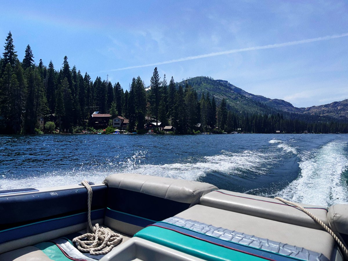 tdsepsilon's tweet photo. Shooting Fuji Velvia film simulation on the lake! #36expapp #momentmonday https://t.co/JTcVmYHAWl