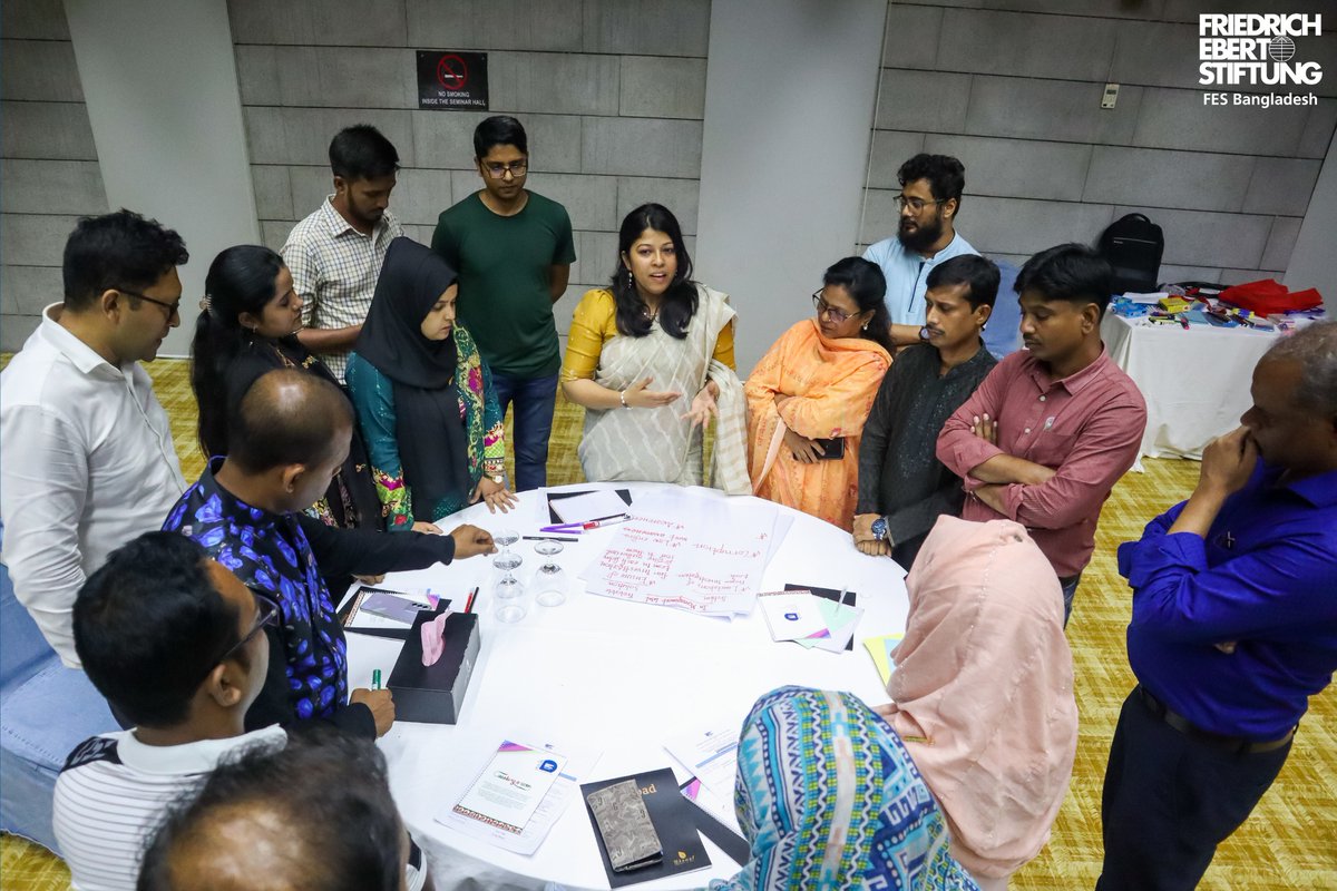 FESinAsia's tweet photo. π§π©#FESBangladesh's social dialogue between textile workers/managers and the #AcademyOfWork alumni successfully bridged their bond through insightful discussions over 'Workers' Health and Safety and their Satisfaction with Grievance-Handling Procedure'.ποΈπ©ββοΈ https://t.co/DEPZzuOve5