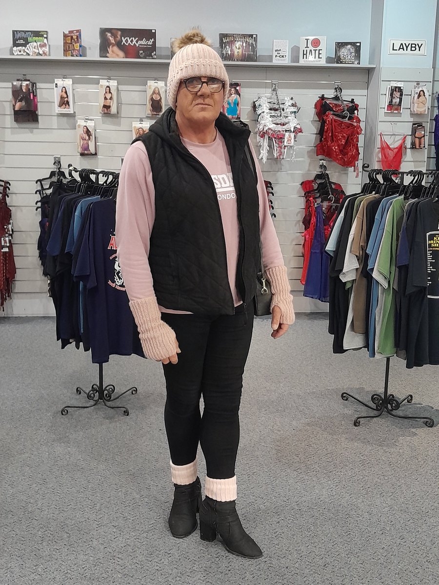 billfeasey's tweet photo. Out shopping on a cold winter's day https://t.co/ZaqEvkXaW5