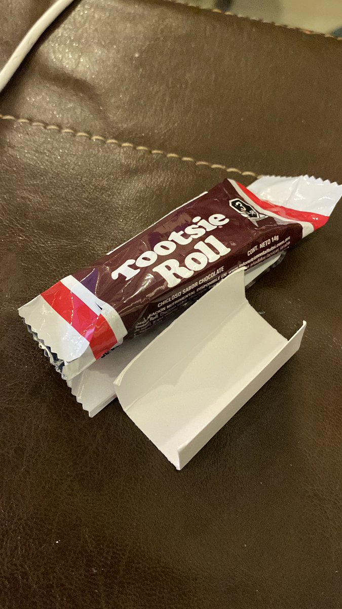 rodrigodecarcer's tweet photo. @TootsieRoll no entiendo por que compro un chicloso y cuando lo abro me encuentro con la sorpresa que no hay nada. Solo el cartoncito Por???? https://t.co/20PozHdrYW