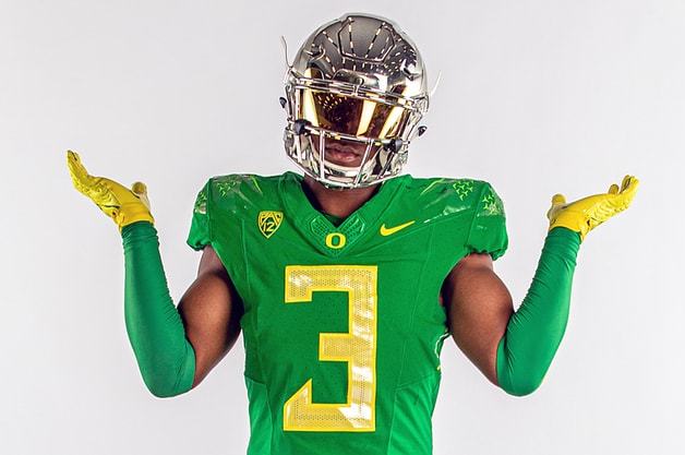 I'm seeing more and more things confirming I'm simply higher on #Oregon for the upcoming football season than most people. Are people really letting the UW loss and OSU collapse trick them into thinking the Ducks aren't legit anymore? What am I missing? https://t.co/tgYrLEUwBf https://t.co/AWBAIGR4XR