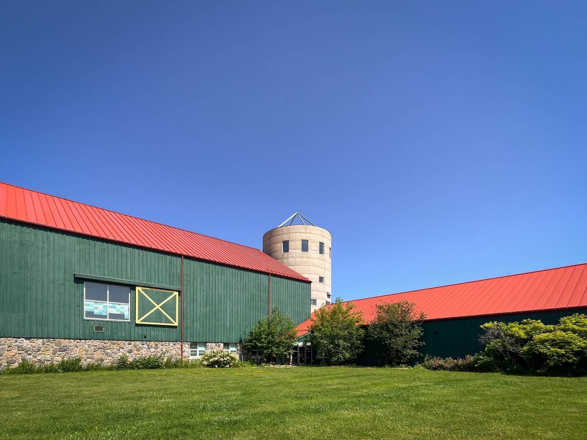 duo_yj's tweet photo. A wonderful resting spot on the way to and from Blue Mountain, even worth making a special trip for as the view from the top of the tower surpasses expectations.

Museum of Dufferin
936029 Airport Rd, Mulmur, ON L9V 0L3

#torontotravel #ontariotravel @MuseumDufferin https://t.co/M6yXmarwjs