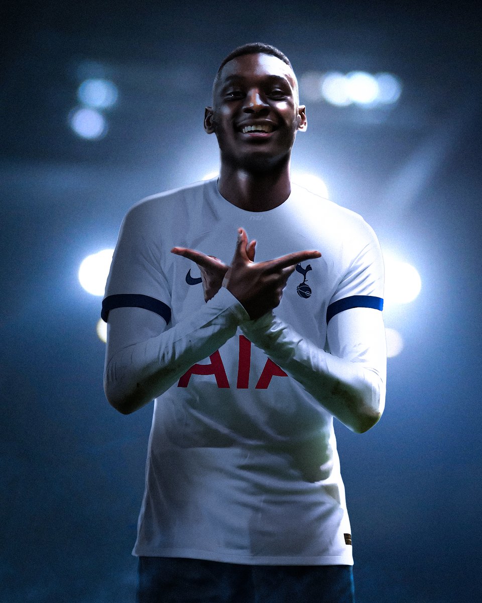 Mav_FX's tweet photo. Randal Kolo Muani ➡️ Spurs 

Please follow my page for more! 

#sports #GraphicDesign #Transfers #COYS https://t.co/aL3RqKrCcM