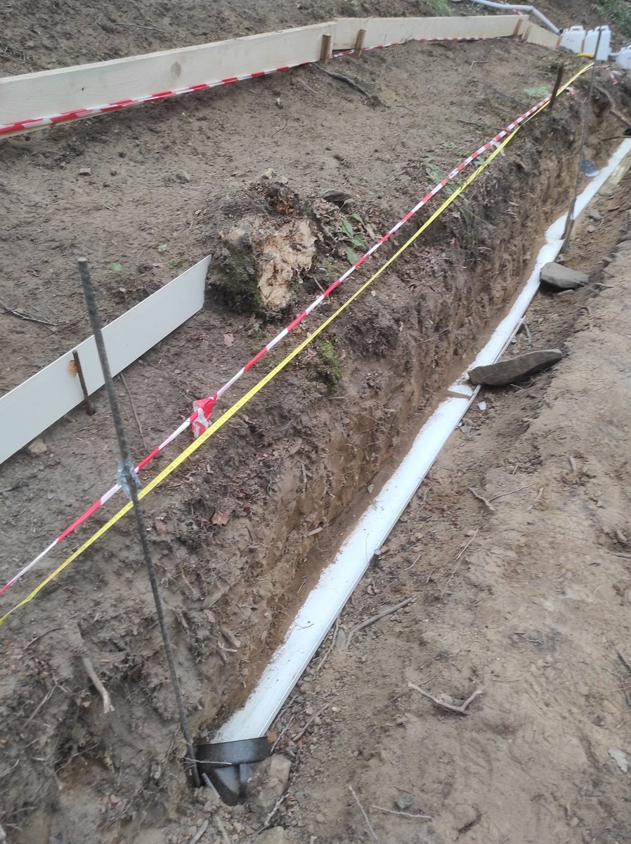 pennalp's tweet photo. People from Argentina, USA, Germany and different parts of Italy have been working together in the Re della Pietra #experimental #catchment for a joint experiment on #simulated #rainfall and #stemflow, and #isotopic and #geophysical characterization of hillslope subsurface flow. https://t.co/yCXee6yWKC