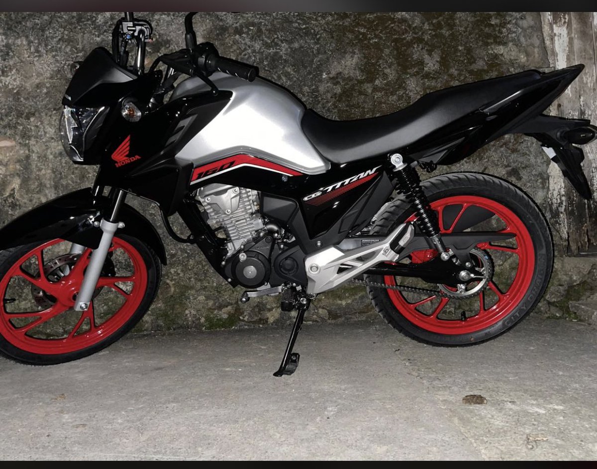 silvarenatinhaa's tweet photo. Moto roubada enfrente ao catamarã hoje. Placa SQV6C43 
Quem puder da aquela moral compartilhando 🙏🏻🙏🏻 https://t.co/p5j4zElapW
