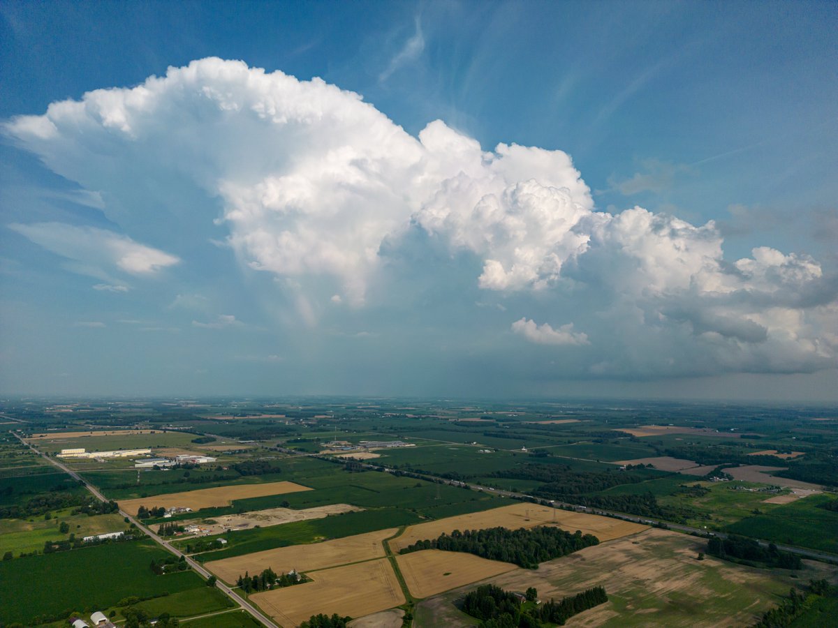 Shot of the storm cell that moved through Dorchester earlier and now sitting between Aylmer and Tillsonburg. #ONStorm