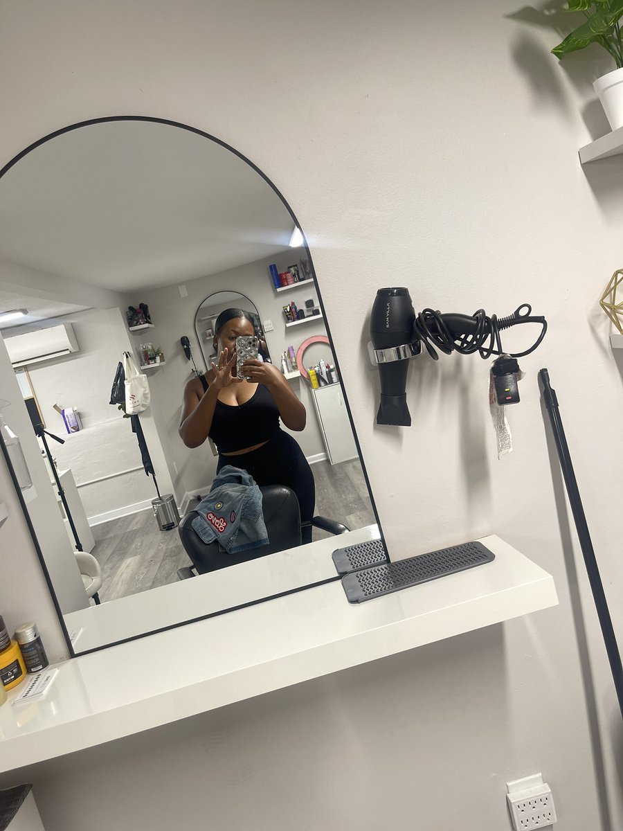 Classy_leyah's tweet photo. Alliyah J the stylist 💕 https://t.co/Jku7f0njMx