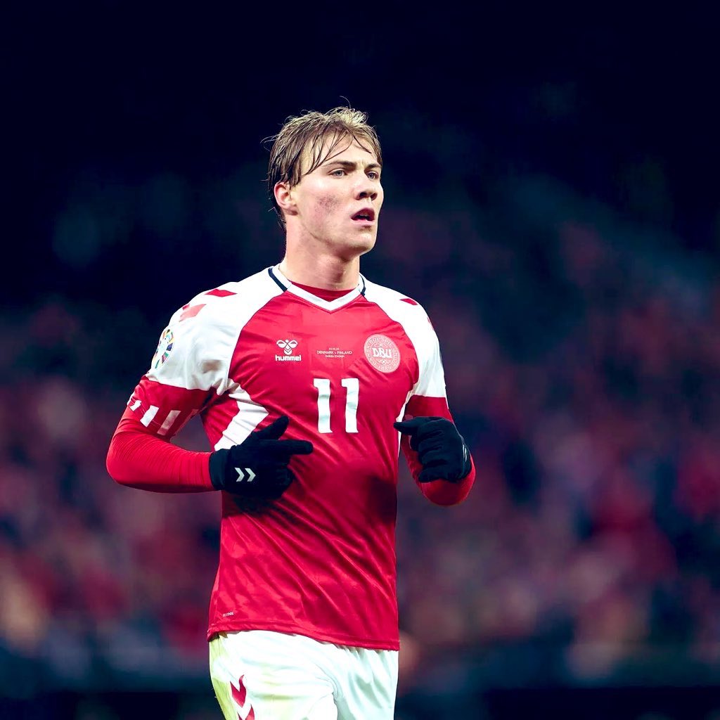 UtdLoyals_'s tweet image. 🚨| Who would you rather sign if you could only sign ONE this summer? ✍️ 

Like for Rasmus Höjlund ♥️
Retweet for Harry Kane 🔄

#MUFC ✅