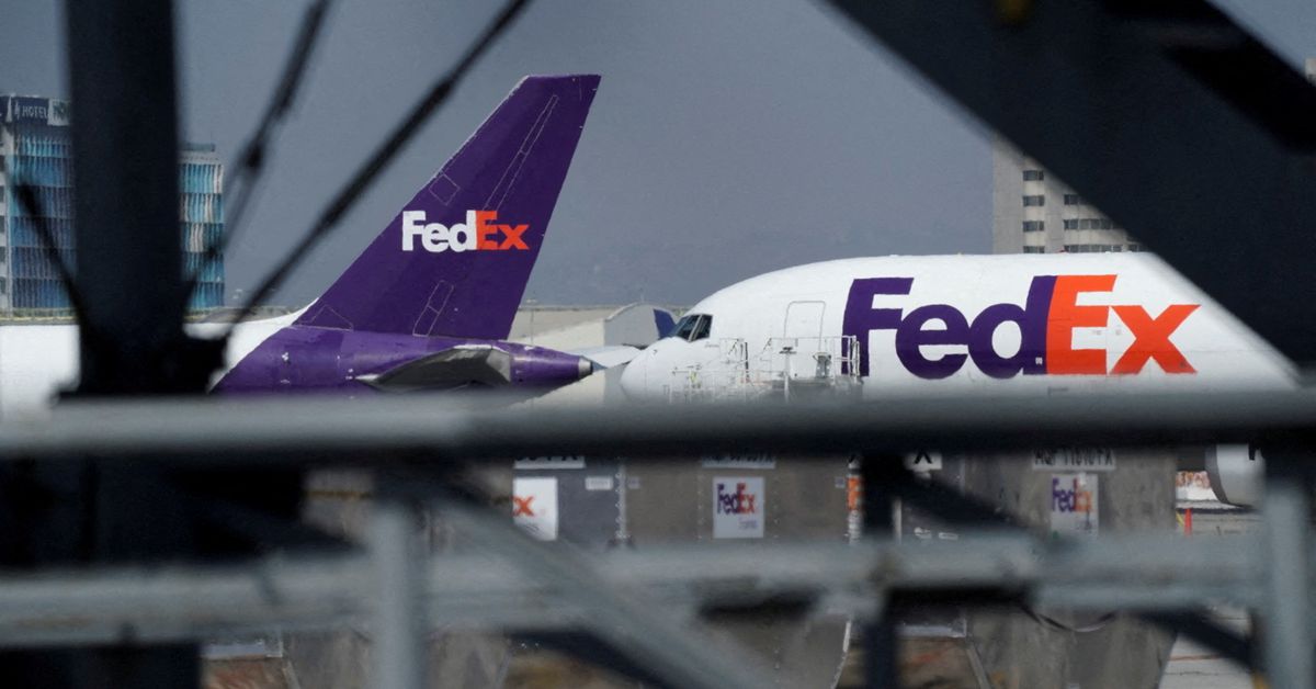 RT @ReutersBiz: FedEx pilots reject tentative deal, supervised talks likely https://t.co/llBp4vhBE7 https://t.co/tOnJkbKwox