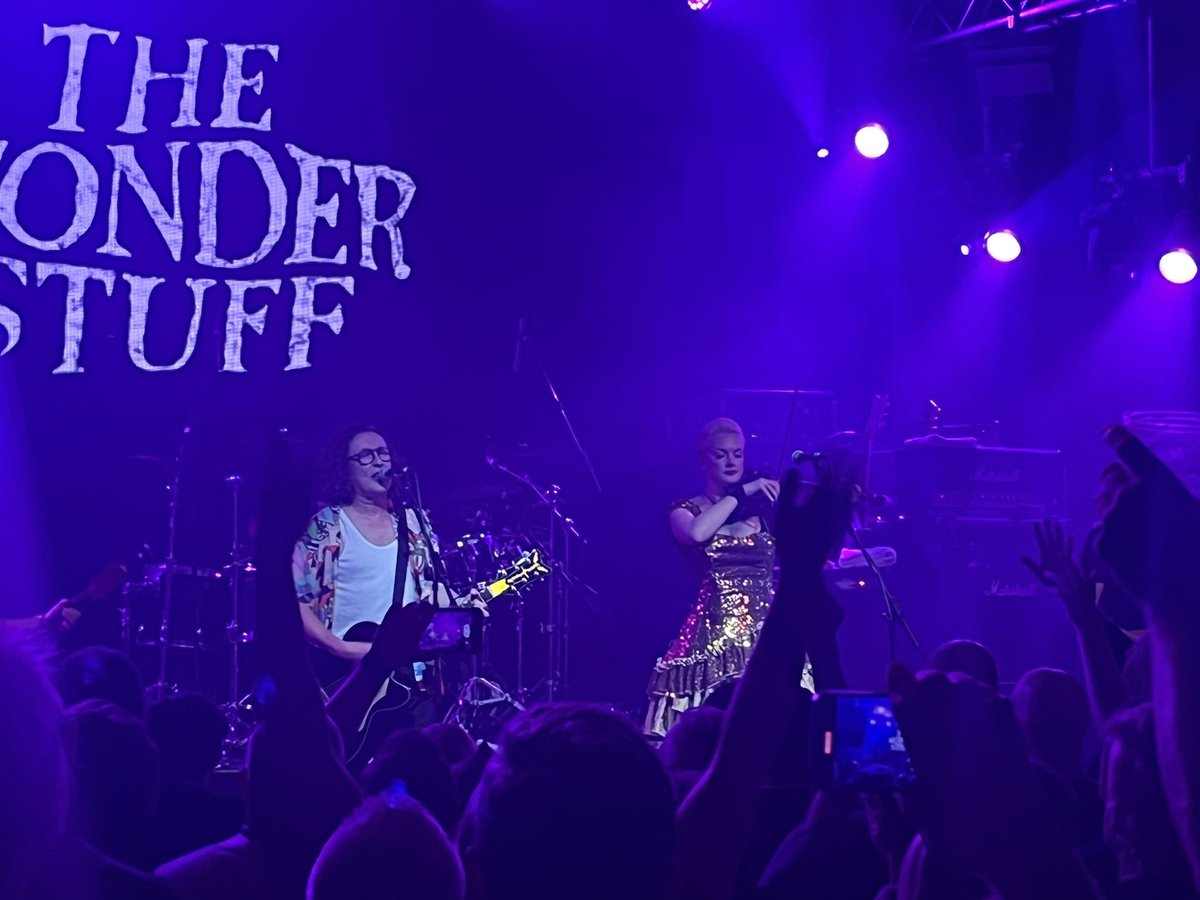The band that never ever let you down (gently). Fantastic night in Liverpool with @mileshuntTWS and @thewonder_stuff Some tunes I can’t remember hearing live before, but all sounding amazing. Even got that hair standing up goose bumps thing during On the Ropes, and Mission Drive https://t.co/DTScpzGqmD