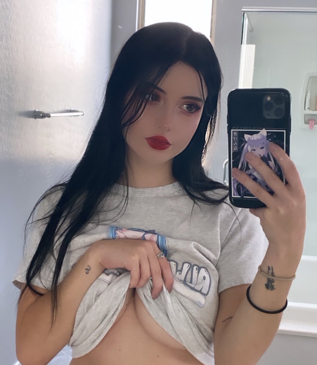 JuliaaBurch's tweet image. Retweet if you think I should pull it up all the way