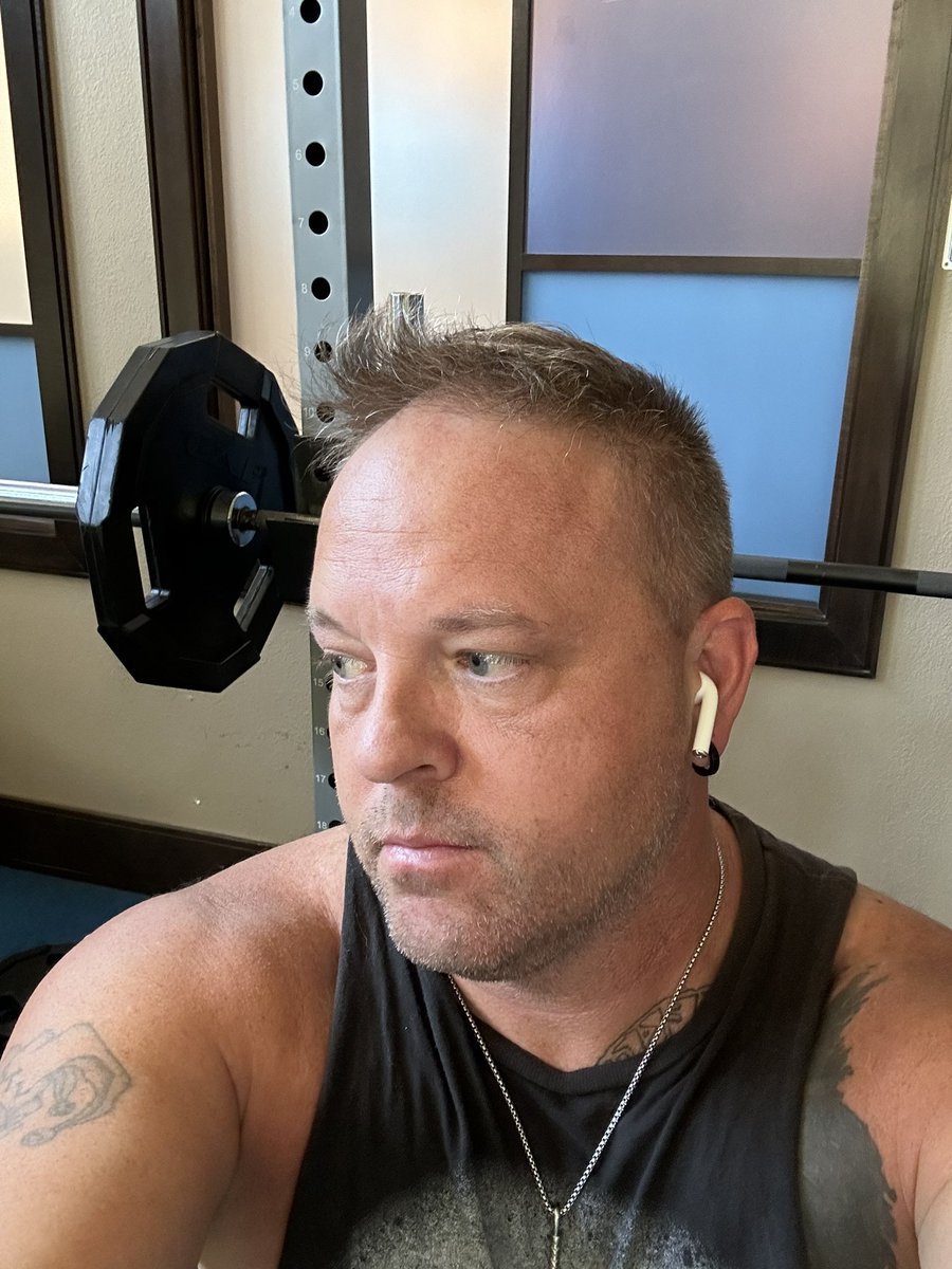 Dadpool1974's tweet photo. #gymlife #MondayInspiration https://t.co/KcV30cC1sP