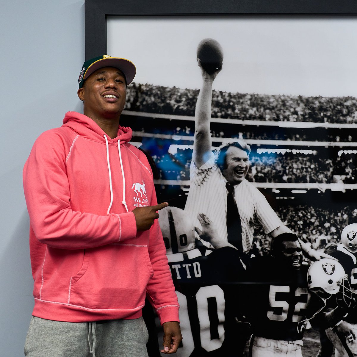 Raiders's tweet image. Welcome to Vegas, @marcuspeters 😁