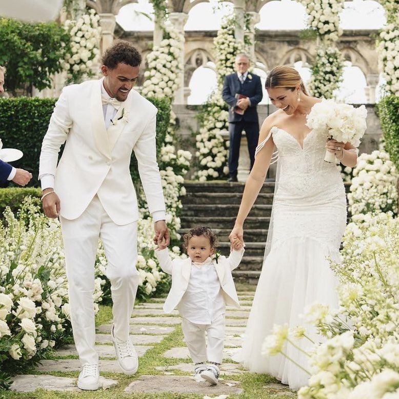 RT @GAFollowers: Congrats to Trae Young on getting married in the Bahamas yesterday. https://t.co/Ces2vn9rwu