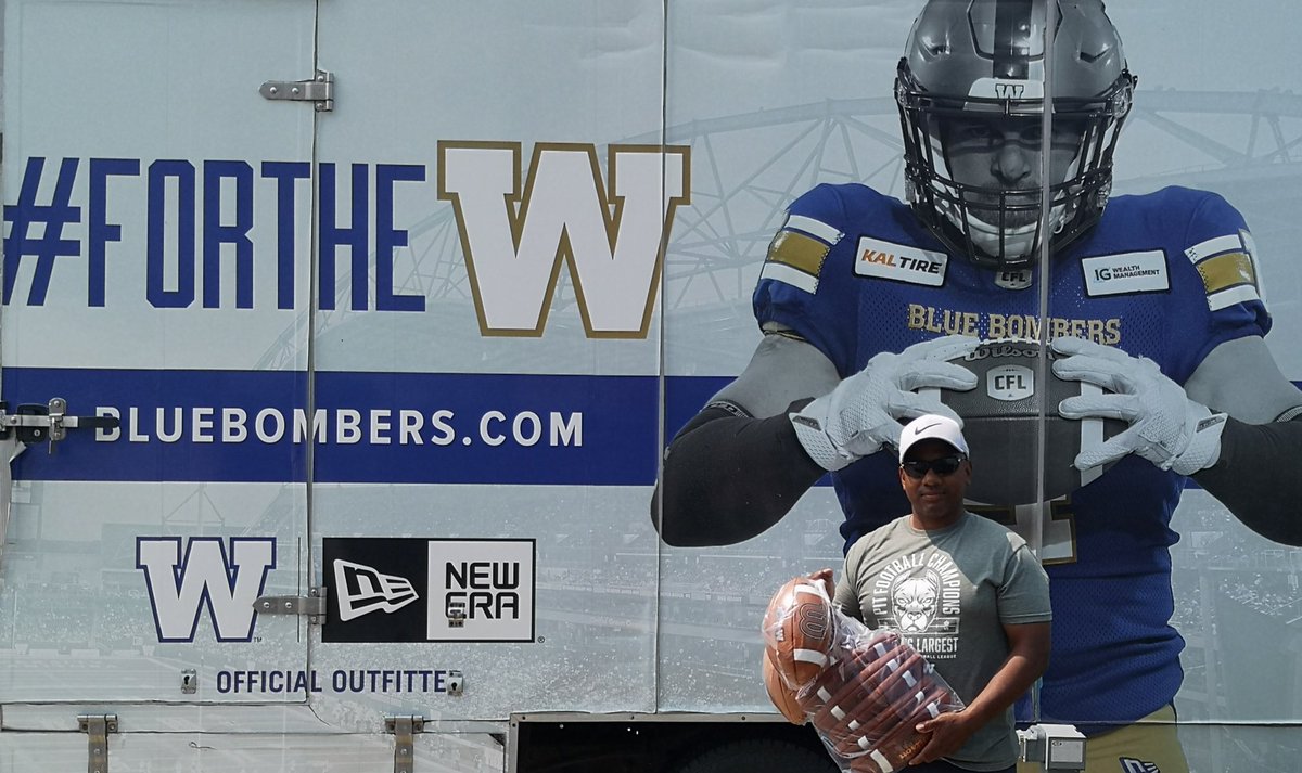 _MaplesFootball's tweet image. Thanks @Wpg_BlueBombers for your donation of footballs to ALL teams in @The_WHSFL Much appreciated! #ForTheW