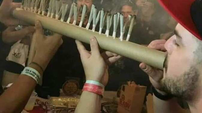 SPACECANNABIS's tweet photo. Essa 25g tem que durar pelo menos uns 15 dias

Eu: https://t.co/0ytBNnNkTO