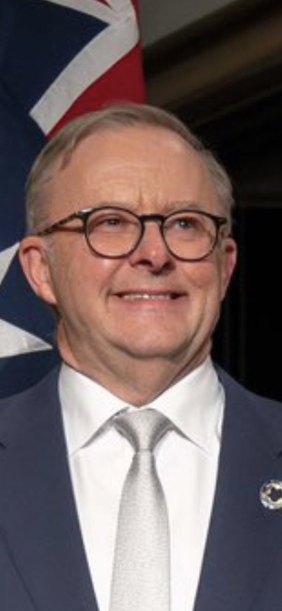 Bergermeister23's tweet photo. This Labor Government, in regards to The Voice, is like being in an abusive relationship. 

First, the sweet talk  to try and convince.

Then the ostracism and name calling.

Finally the threats

If you're against domestic abuse &amp; it's methods you'd be against  Albos Government. https://t.co/3fNnQqbdNv