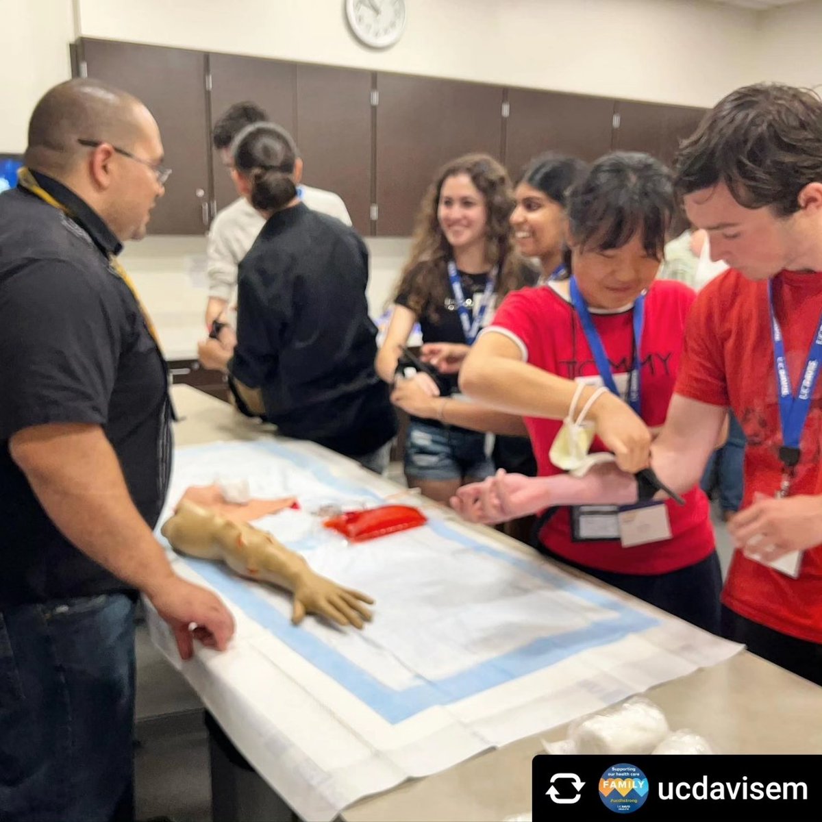 UCDavisSim's tweet photo. We had the pleasure of recently hosting high school students in the #simulation center with @UCDavisEM through a partnership with @collegetrack. Students attended sessions as part of the UC Davis Pre-College Pre-Med program. #MedEd #simtribe https://t.co/hdpbgeMgG0