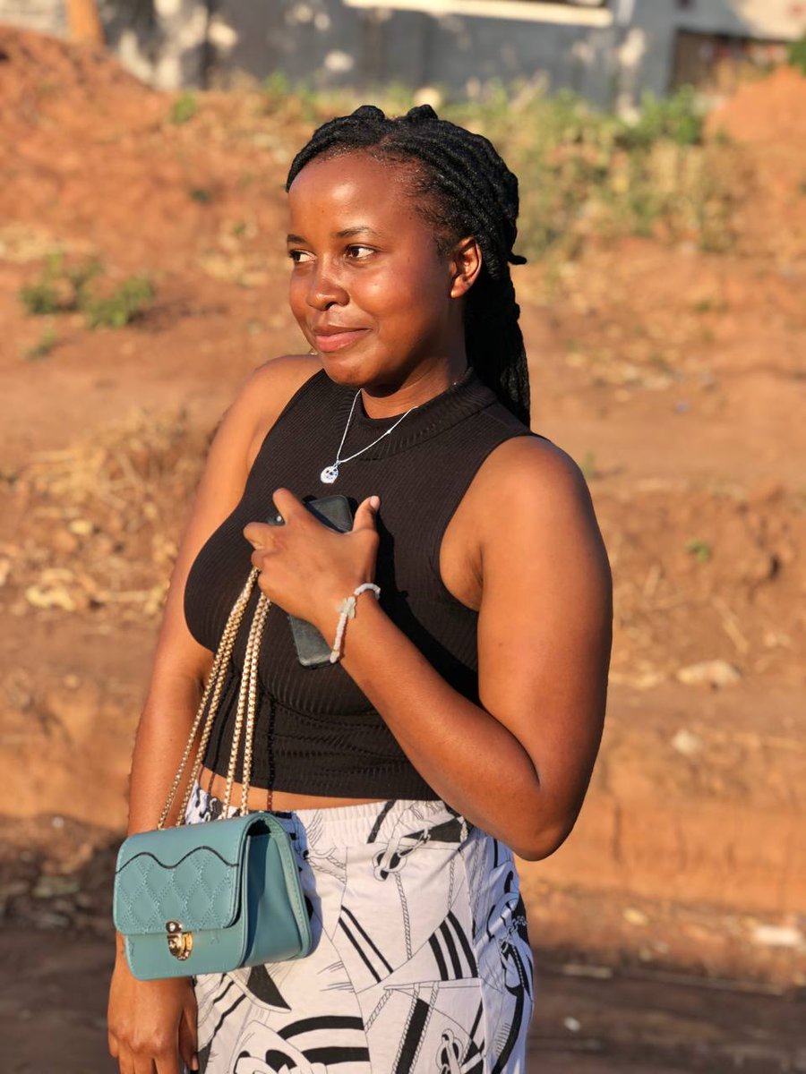 CynthiaMatimba's tweet photo. Sunflower🌻 https://t.co/vF3S1kUd9w