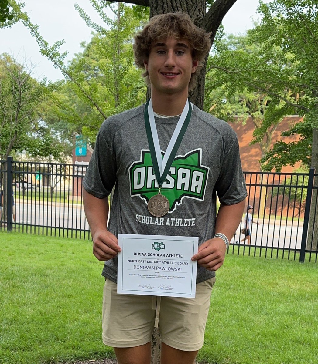 Former Brookfield product Donovan Pawlowski was honored tonight for scholar athlete.  <a href="/Malutic_Live/">Malutic Live</a>