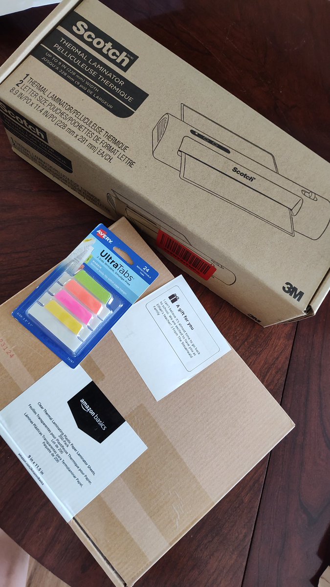 Came home from working in my classroom to a sweet surprise from a parent (had one of her boys two years ago and will have her youngest this year). Definitely put a smile on my face! 😍 #Kindergarten #clearthelist #bestyearever 
amazon.com/hz/wishlist/ls…