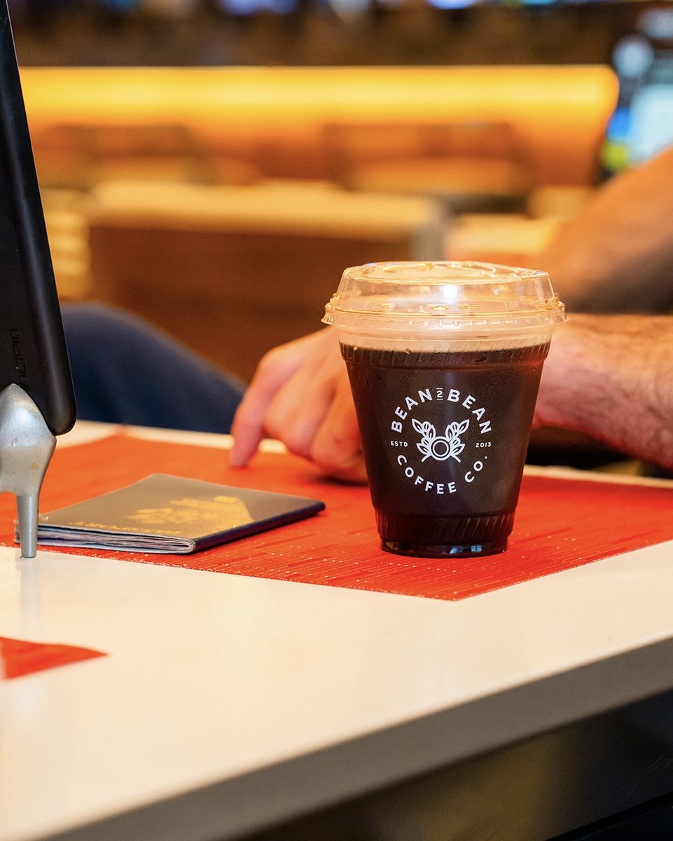 bean2beancoffee's tweet photo. Is there anything better than drinking a nice cup of coffee while flying over the night sky? 🌃🛩

@adrianwjmnz
@phl_airport
@otgexp

photos by @shotbydanielk https://t.co/cIbxPiS2Yi