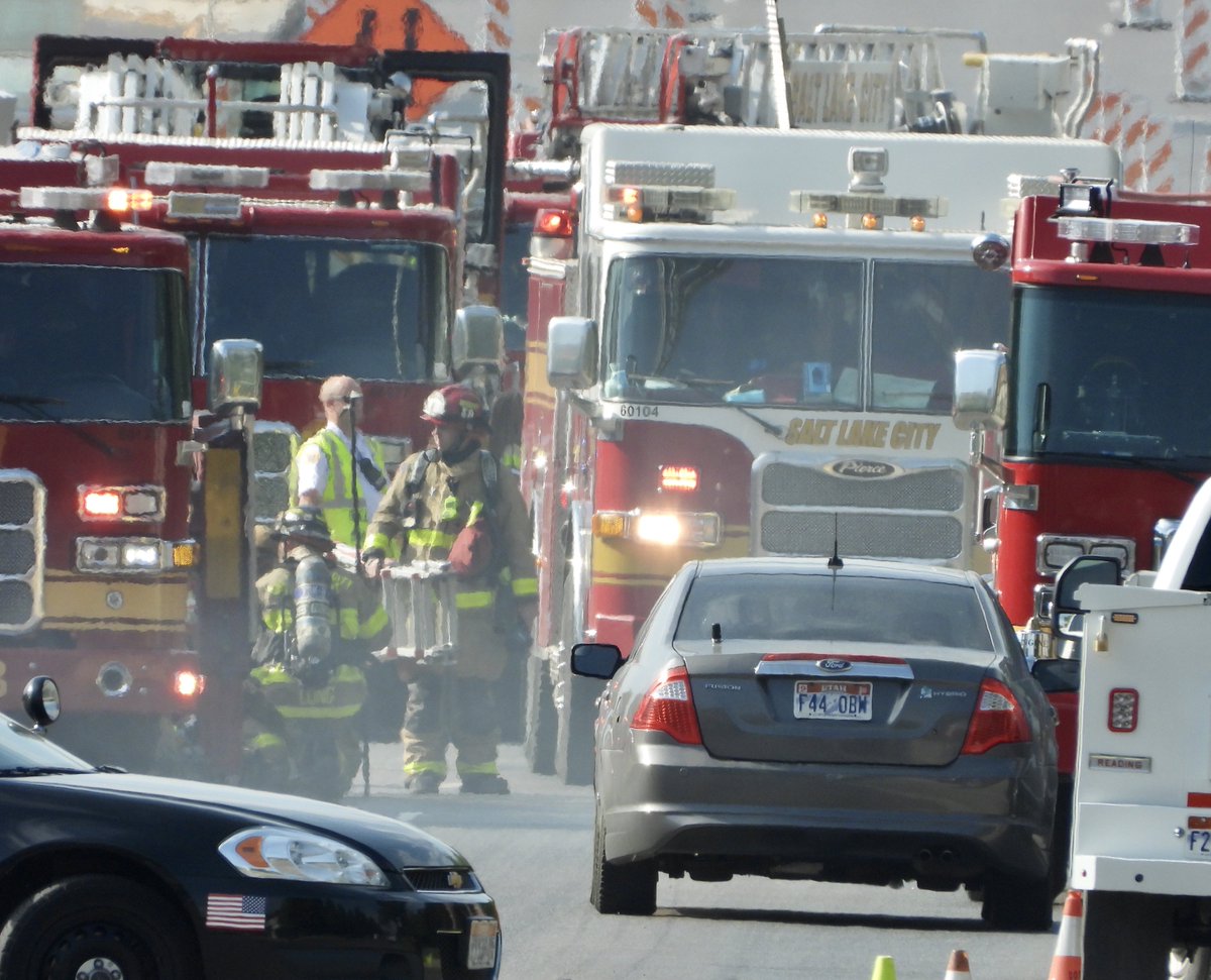 SLCScanner's tweet image. #UPDATE Command just advised that Fire is under control on the entire structure. A #SLCFire #PIO is responding to the scene.