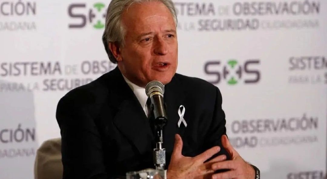 AdrianaLL011's tweet photo. Hoy que ha muerto, no olvidemos que el "presidente más humanista" del mundo, se burló de él; cuando su hijo Fernando fue secuestrado el 4 de junio de 2008 y después lo asesinaron con apenas 14 años.
"Un fifí menos" dijo el MISERABLE de amlo.
QEPD #AlejandroMartí https://t.co/XZmhza0ojf