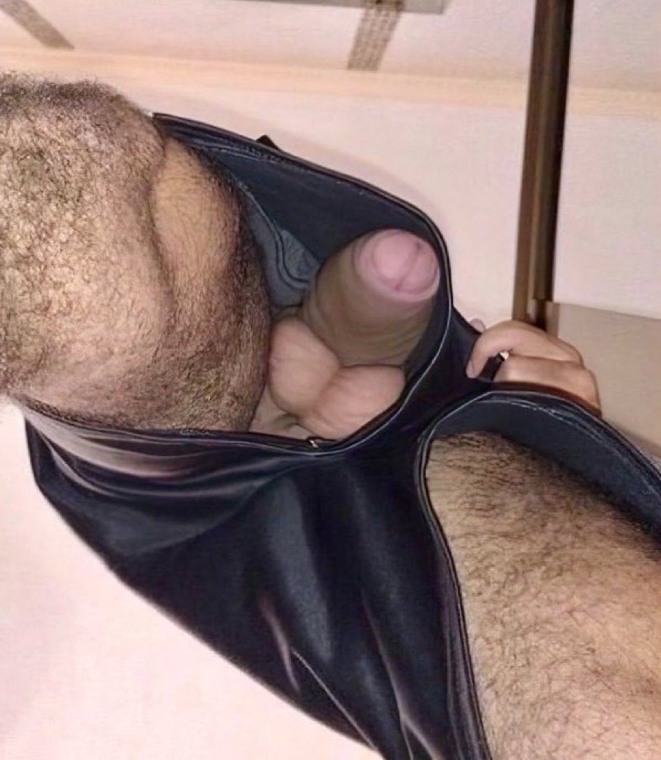 hairyarabmen's tweet photo. what my little brother sees when i wake him up for school https://t.co/LqJS7hTfLS