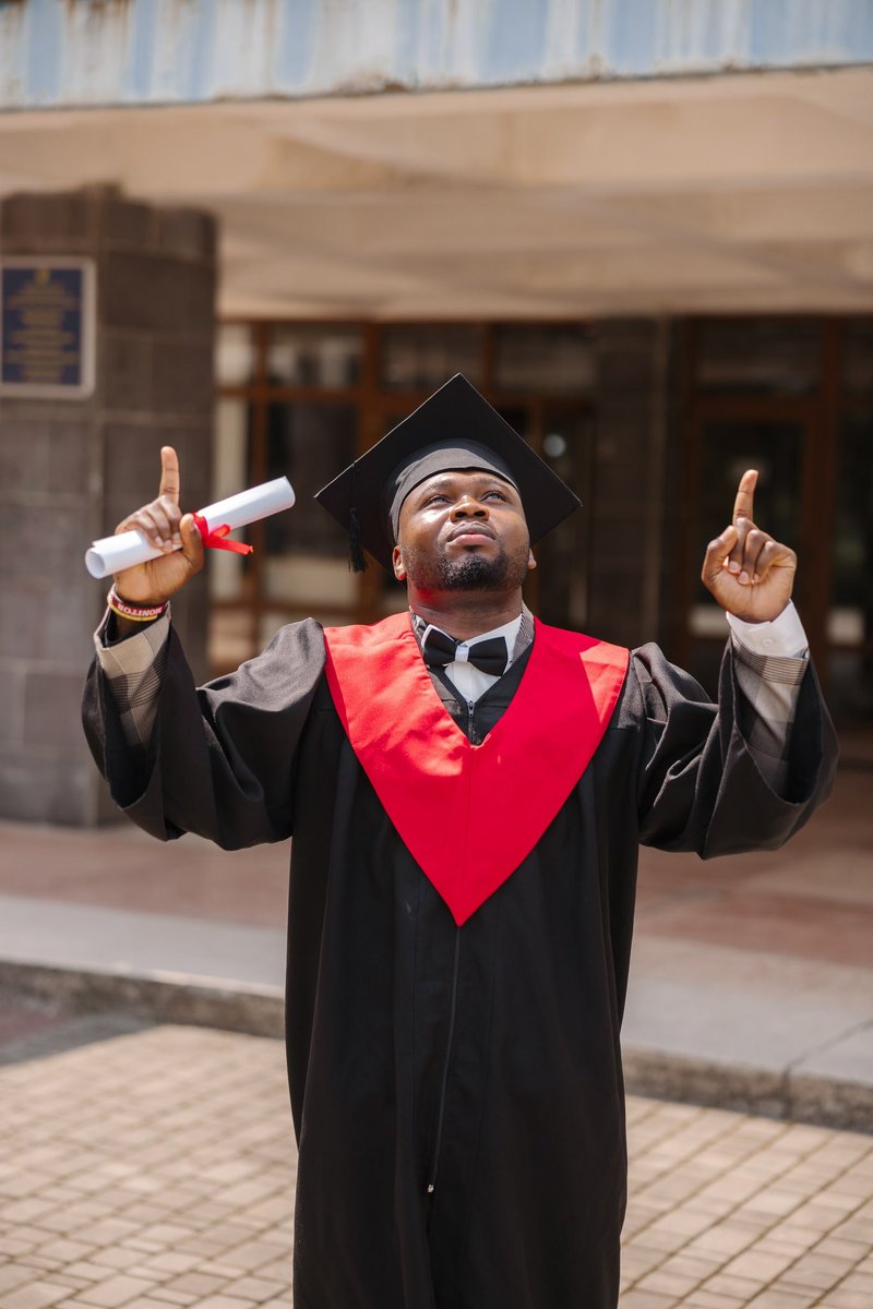 _azizolawale's tweet photo. Med school: where the hours are long, but the rewards are priceless.  CONGRATULATIONS TO ME.  Doctor of Medicine 🩺🎓❤️.   I’m Global 

#omegachild #medicine #Ukraine #mdcn https://t.co/yh6653kjUG