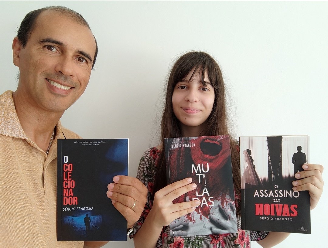 sergiofragoso77's tweet photo. 🚨 Alguém aqui ainda tem interesse em adquirir o combo autografado? Muito provavelmente essa será a última remessa que terei com os 3 livros juntos. Já tem quase 3 meses que recebi a última e ainda não esgotou, por isso é quase certo que a editora não vai me enviar mais. https://t.co/7fm9pkTyCK