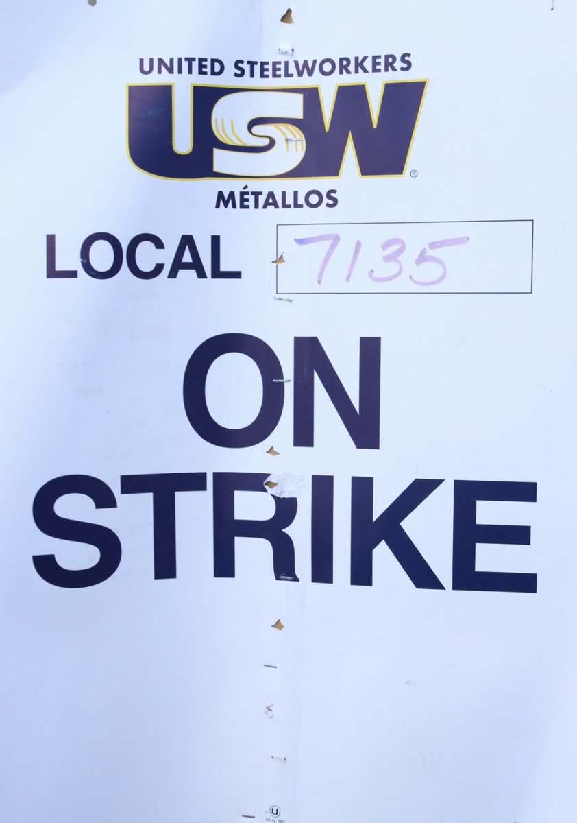 TeamIgniteOFL23's tweet image. #TeamIgnite joined striking workers from @USW7135 on their picket line today in Hamilton. 
These workers are fighting for better wages &amp;amp; safer working conditions!