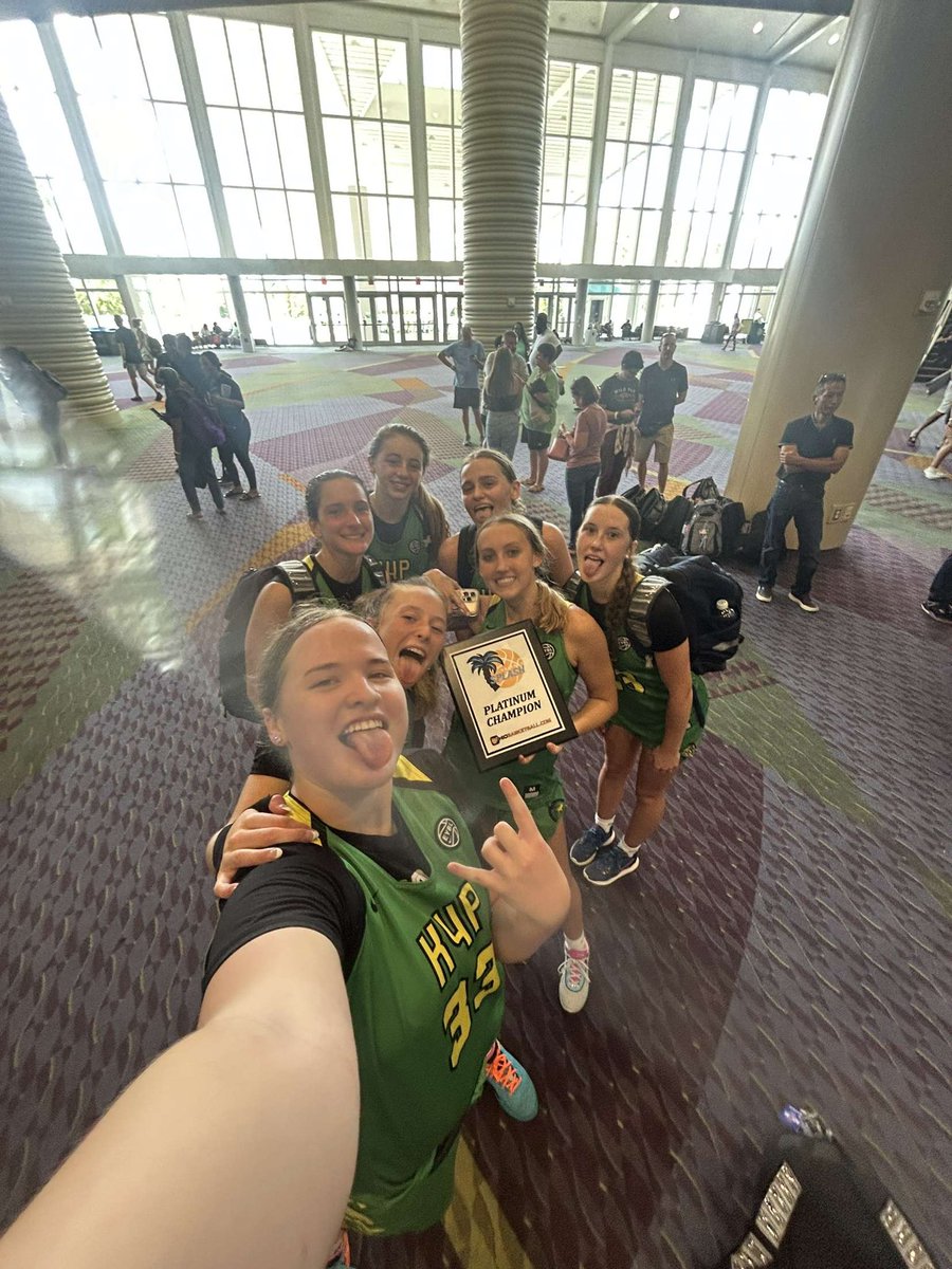 MadisonYoung32_'s tweet image. Had a great season of growth with this group. Finished as Platinum Champs in the Orlando Splash and Gold Runner- Ups in the National Championship. Thank you @coach_head44 @CoachHackert @KYP15UEYBL