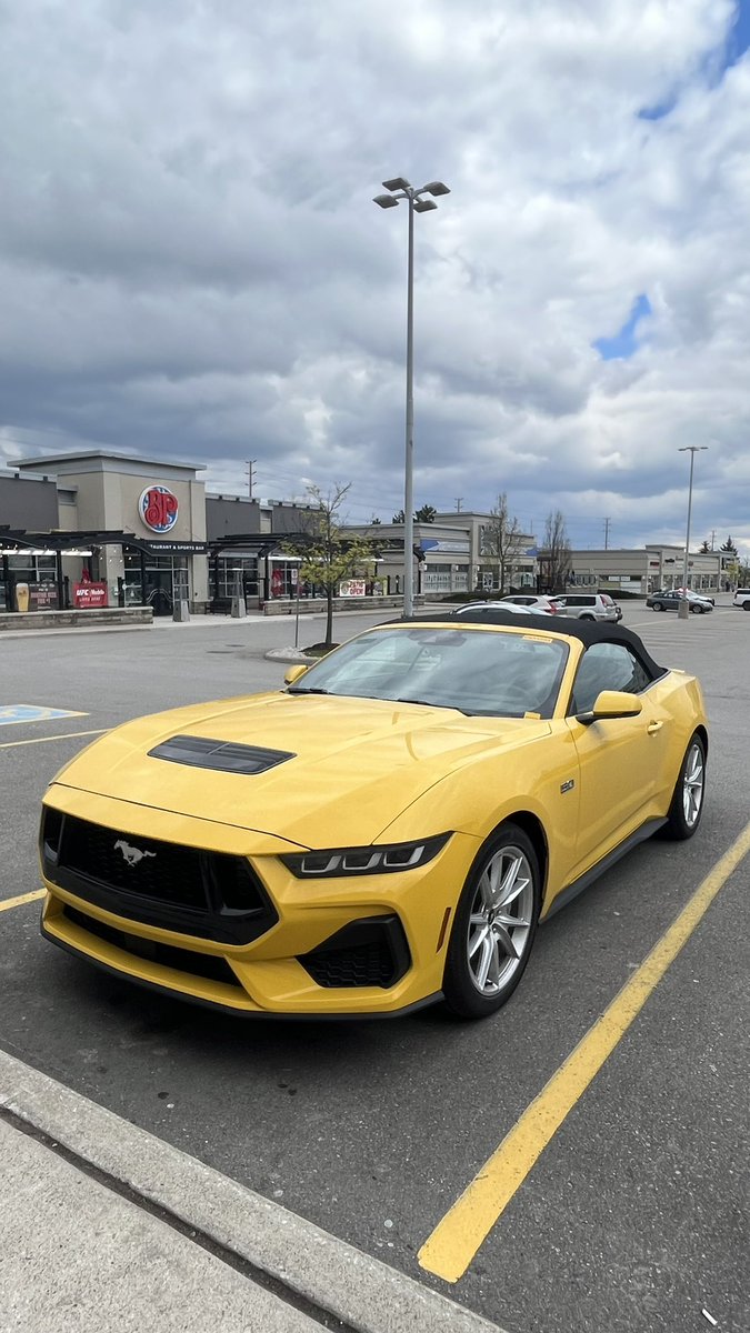 chrometint's tweet photo. @banovsky @StraightPipers Very weird car https://t.co/Qwl3oUI0gK