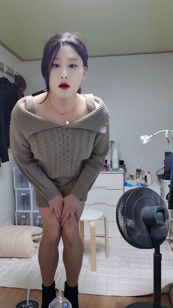 lan_slave's tweet photo. 한여름에 하는 겨울코디... 더워 죽는줄... https://t.co/FG8Q1u5gLI