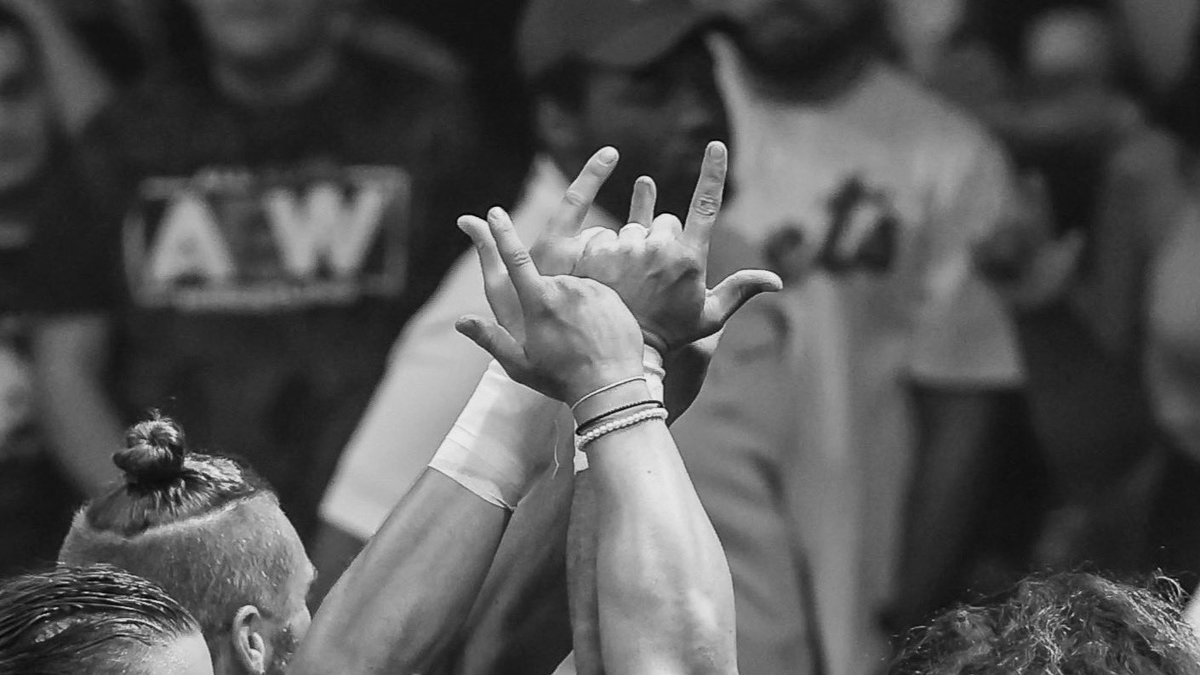 theaustingunn's tweet image. GUNNS UP