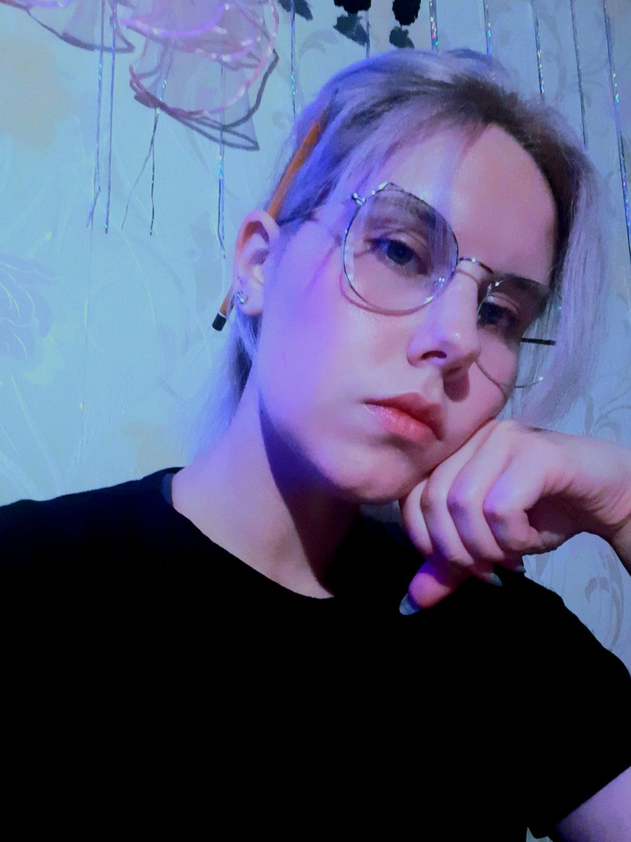 Marhuf2's tweet photo. Селки не мой конёк😅
#SSD #StaySelcaDay 

 А, ой, две одинаковые фоточки скинула нечаянно💙 https://t.co/CU5bkMPySS