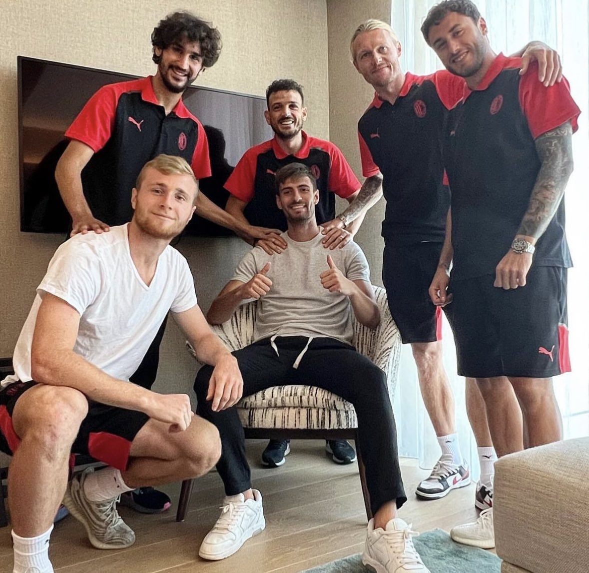 FabrizioRomano's tweet photo. Matteo Gabbia says goodbye ahead of Villarreal move — he’s joining Spanish club on loan deal. 🟡🇮🇹 #Villarreal

Samuel Chukwueze will join AC Milan this wee on the opposite way. 🔴⚫️ https://t.co/K1pKCcuedG