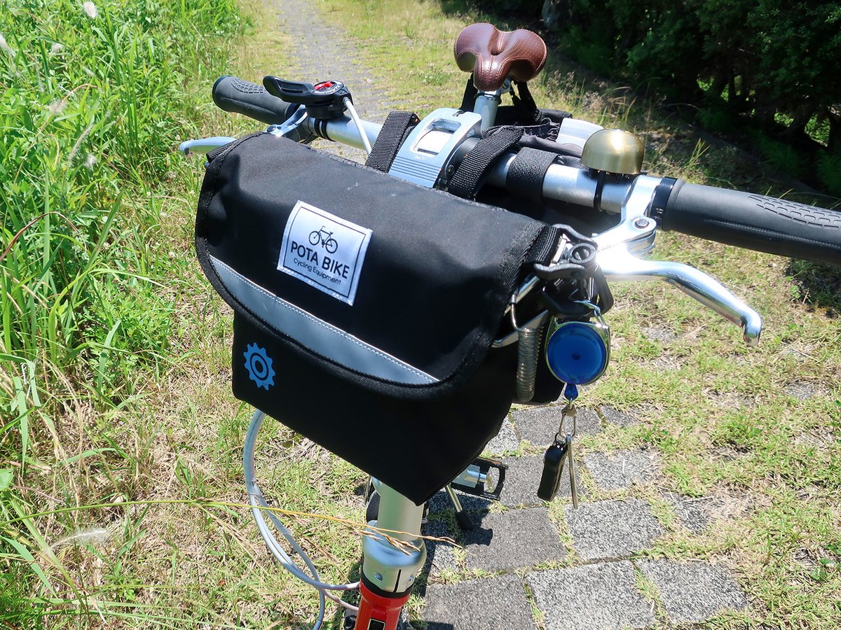 VegeFish_Tw's tweet photo. 私の友人は最近 #DAHON の #ミニベロ D-Zeroで魚釣りに行っているらしく、写真がよく送られてくる。

ハンドルとサドル下の両方にPOTA BIKEのフロントバッグを装着してあり、実釣中は前のセミハードフロントバッグを肩にかけて釣りバッグとして使用するらしい。（釣り竿はリュックに入るパックロッド） https://t.co/i3sAk3ZWXf