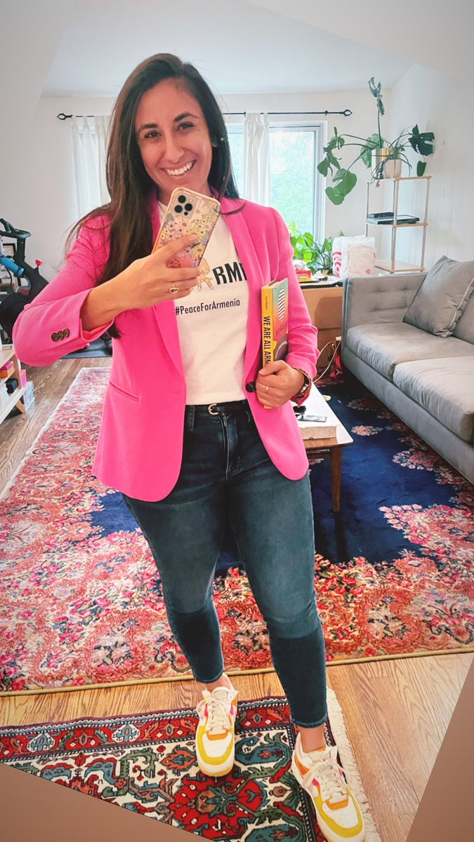 MariManoogian's tweet photo. #PeaceForArmenia Barbie reporting for duty! #FreeArtsakh 💖🇦🇲
cc: @AMrjoian @nancykric @LianaAgh @SophiaArmen @nancyagabian @ChrisBohjalian https://t.co/Xtg0wLkEkz