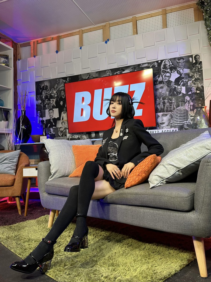 Interview with <a href="/Buzz_Access/">BUZZ</a> up on their YouTube now! I talk about my new song and some things you guys probably don’t know about me ~ youtube.com/watch?v=nfG9yb…