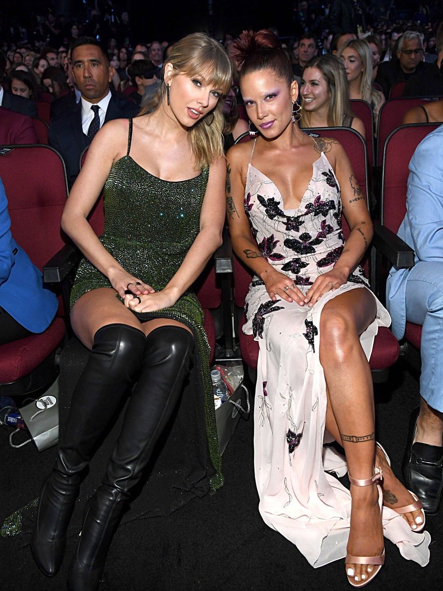 SkyofMilwaukee's tweet photo. Halsey and Taylor Swift at the American Music Awards! https://t.co/g5x2IvhjkB