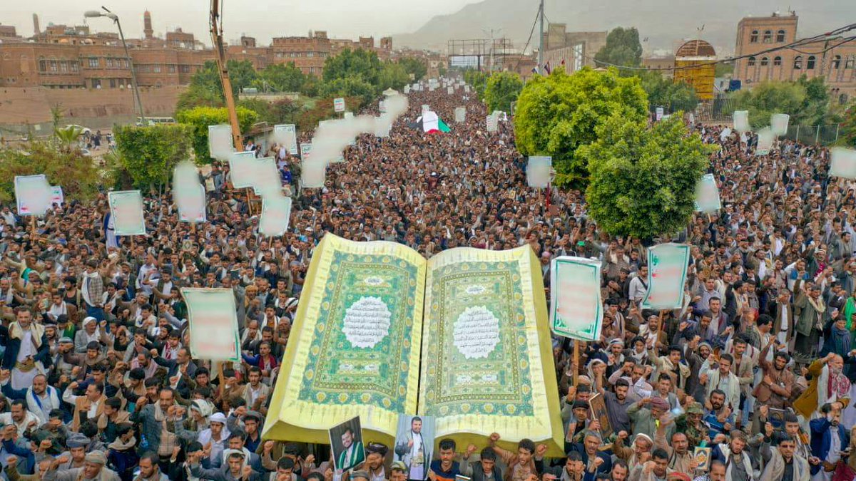 HManhami's tweet photo. إن وراء القرآن مَنْ نزل القرآن، القوي العزيز، القادر القاهر، هو الذي يريد أن يجعل أولياءه ينظرون إلى أولئك الذين تسمونهم (عصاً غليظة) أنهم ضعفاء {فقاتلواْ أولياء الشيطان إِن كيد الشيطان كان ضعيفا}

الشهيد القائد
#القرآن_كتاب_الله https://t.co/Tixk81MnqA