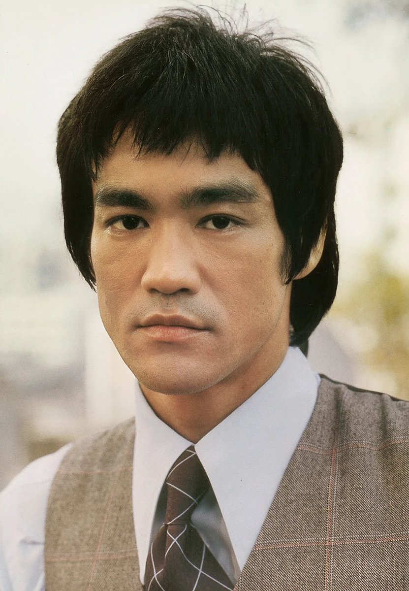 ValaAfshar's tweet photo. Do not speak negatively about yourself, even as a joke. Your body does not know the difference. 

Words are energy and they cast spells, that is why it is called spelling. 

Change the way you speak about yourself, and you can change your life. —@brucelee https://t.co/LXlS6bgB5m