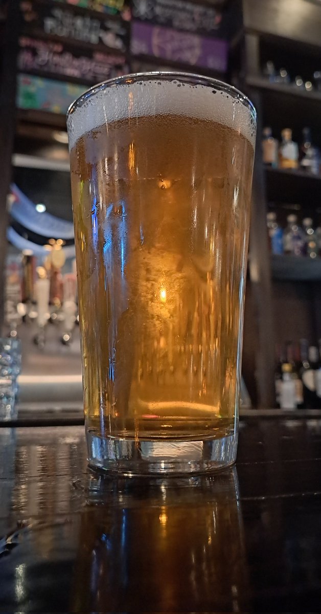 stephenMforrest's tweet image. They portion control #AtTheBar, and so I expected a double IPA to be in a smaller glass.
Hop &amp;amp; Sting Hop Kash Bigosh IPA ... The Bar say DIPA, taste test says clearly not.
@hopandsting