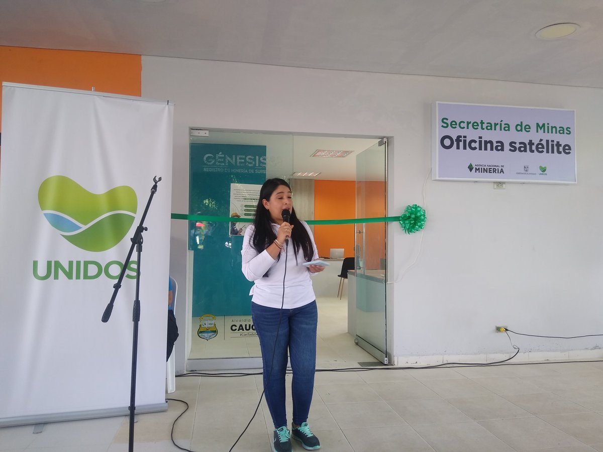 EliHQ's tweet photo. La 1° Oficina Satélite de @minas_antioquia se ha inaugurado #Hoy en Caucasia, con @JorgeAlbertoJP  @YQ1987 , los delegados de las alcaldías del Bajo Cauca y representantes del sector minero. 👏🎊 https://t.co/UCLojDbWV9