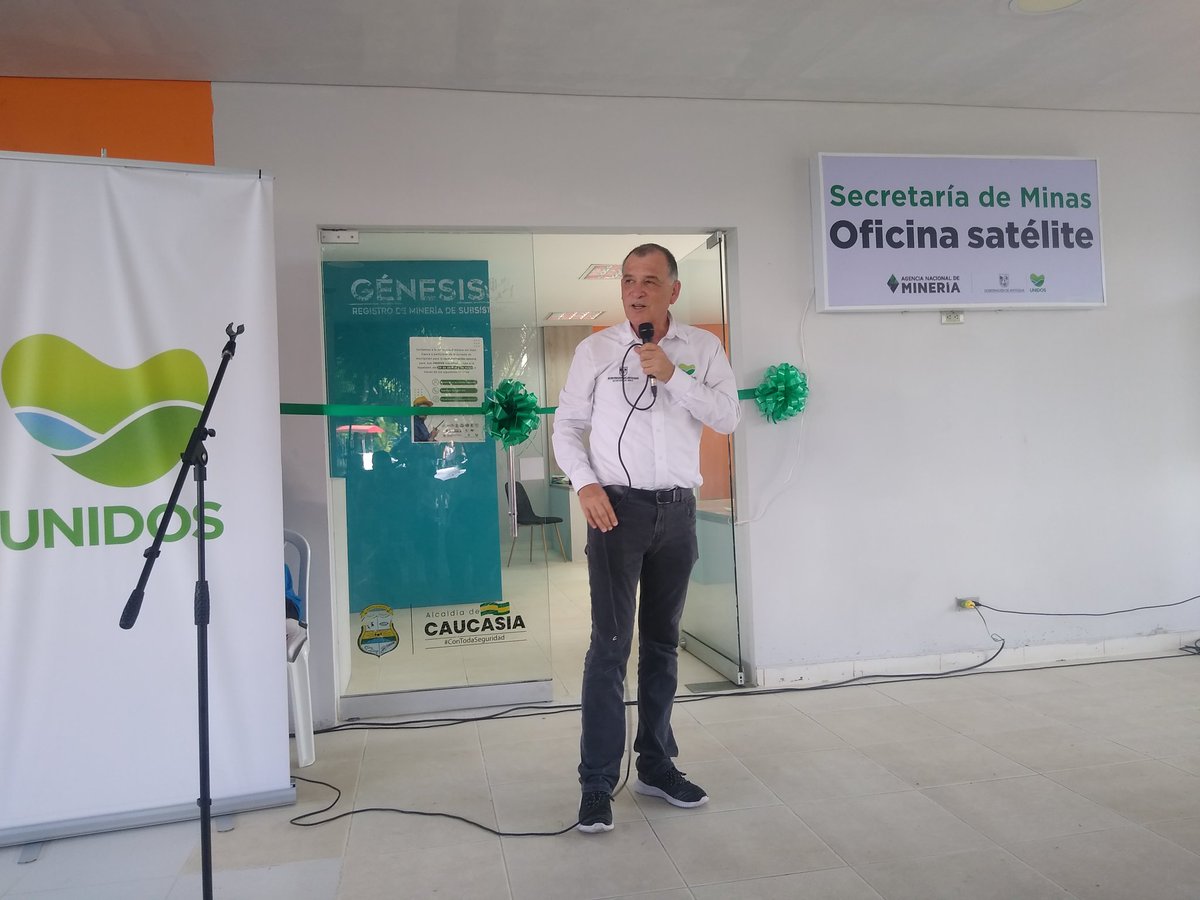 EliHQ's tweet photo. La 1° Oficina Satélite de @minas_antioquia se ha inaugurado #Hoy en Caucasia, con @JorgeAlbertoJP  @YQ1987 , los delegados de las alcaldías del Bajo Cauca y representantes del sector minero. 👏🎊 https://t.co/UCLojDbWV9